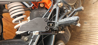 KTM DUKE 125 Carbon Fibre Polymer Heel Plates